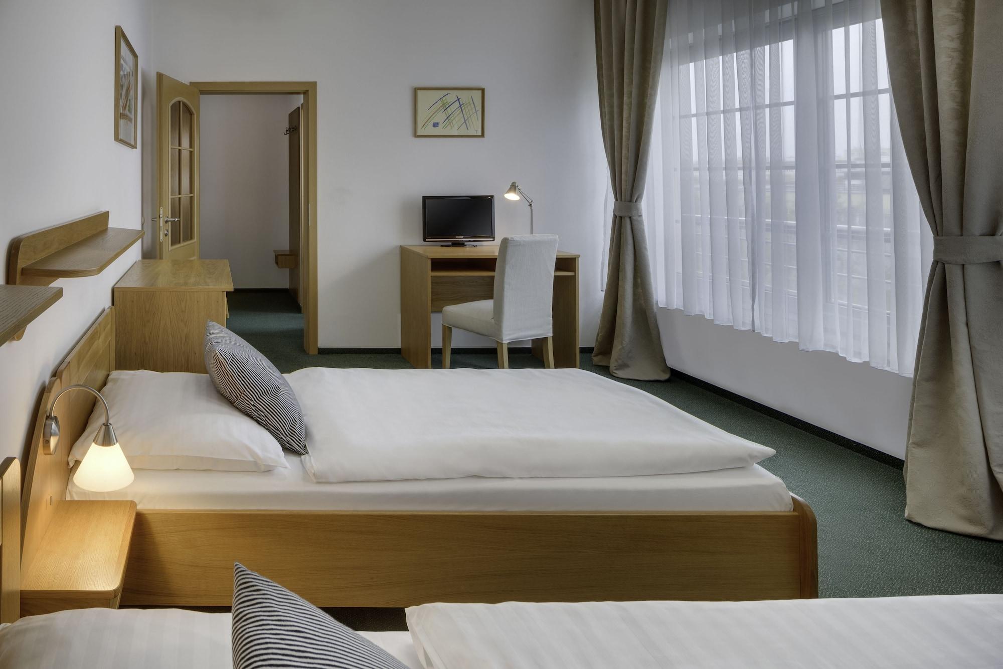 Hotel Oya Prag Exteriör bild