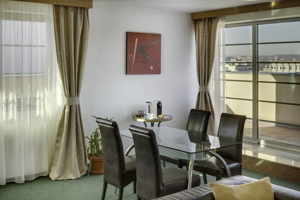 Hotel Oya Prag Exteriör bild