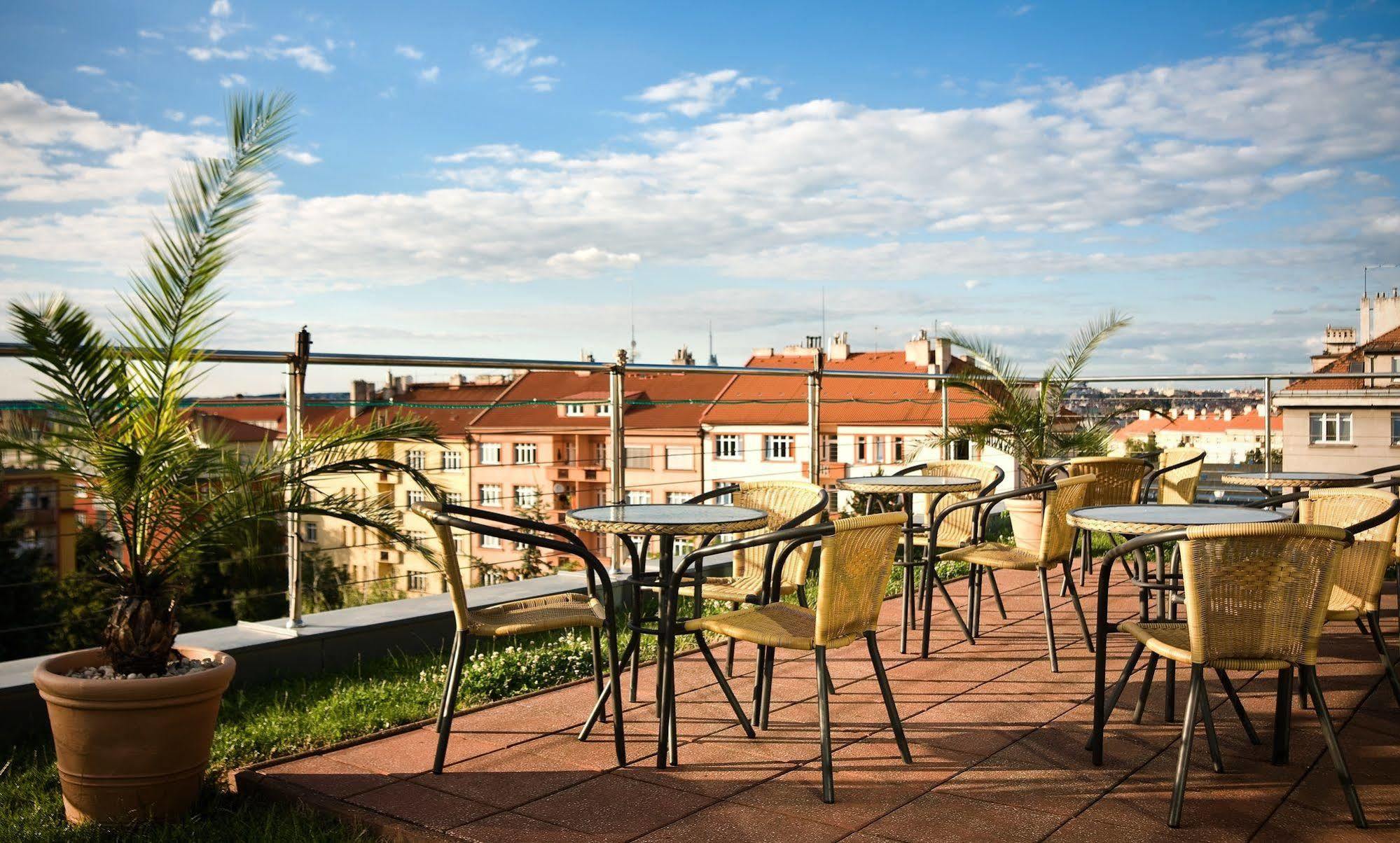 Hotel Oya Prag Exteriör bild