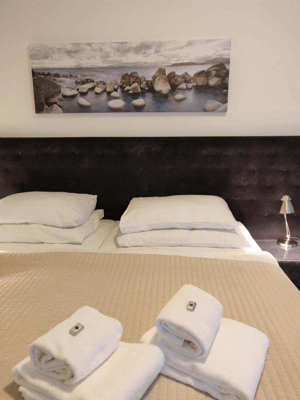 Hotel Oya Prag Exteriör bild