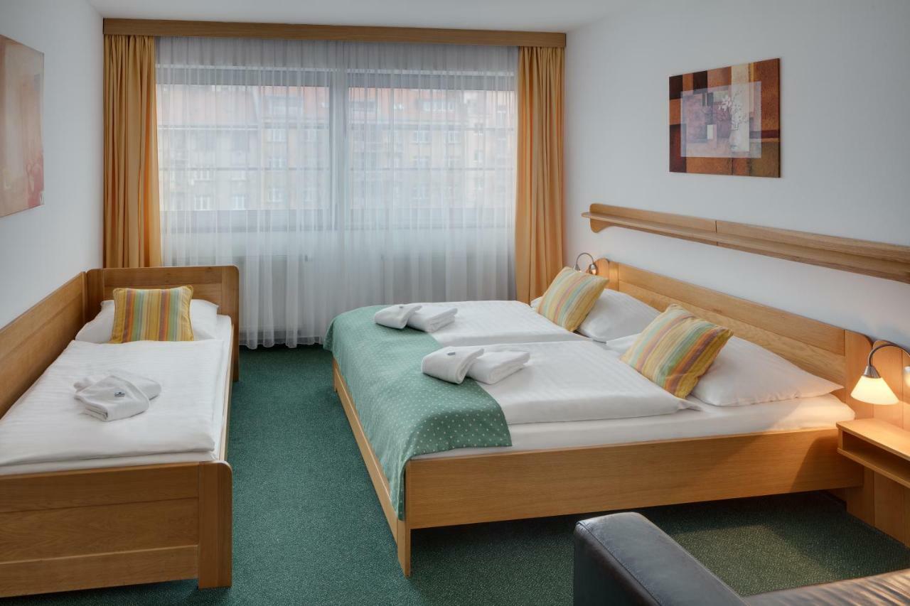 Hotel Oya Prag Exteriör bild